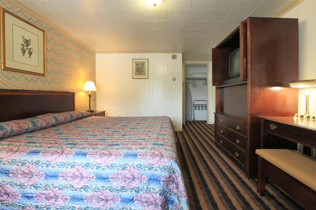 Colony Motel Jamestown Room photo